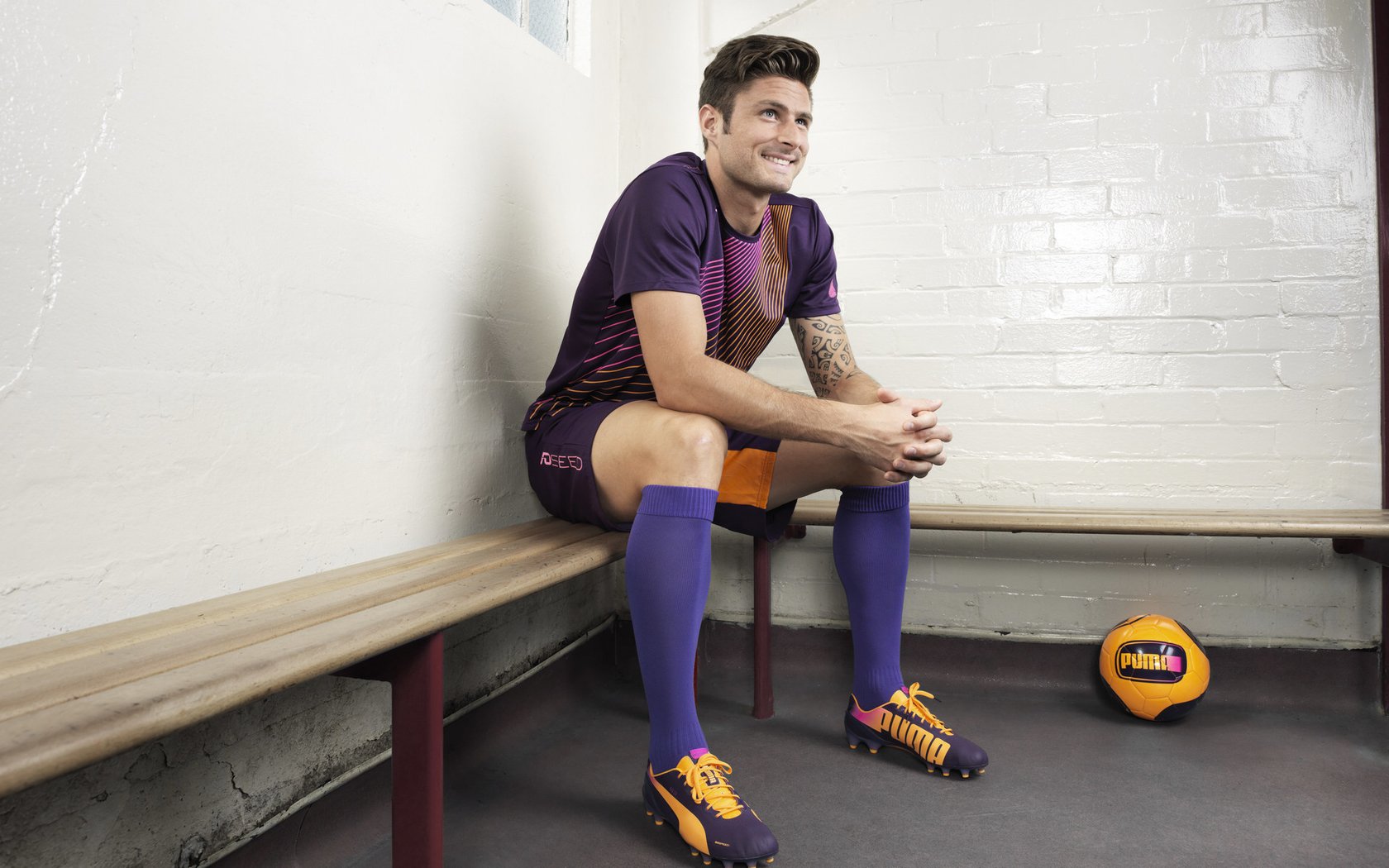 开云体育APP下载-西亚卡姆，当巨人舞台亮起，他便是聚光灯本身